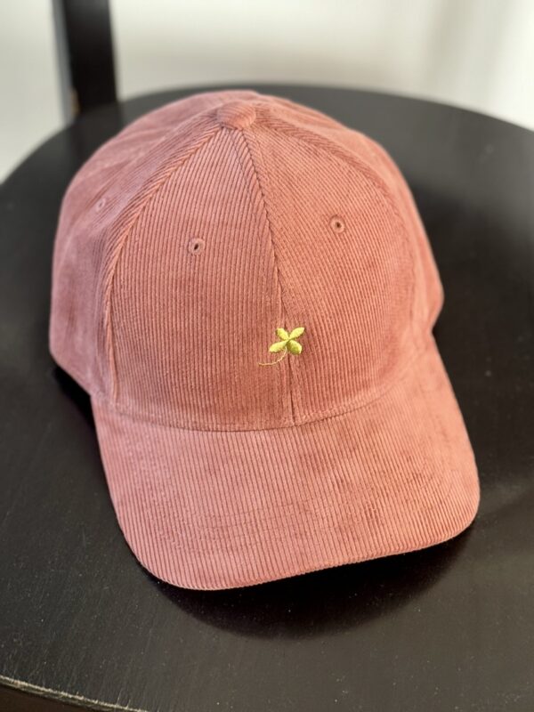 Cord-Cap mit Glücksklee / Altrosa
